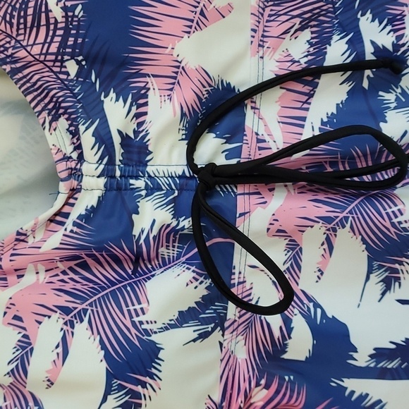 Cute bathing suit top. SIZE MEDIUM. Blue and pink palm tree design. CUTE - Picture 2 of 7